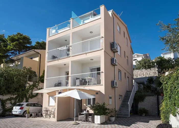 Amneris 特罗吉尔