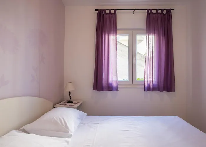 Amneris * 特罗吉尔