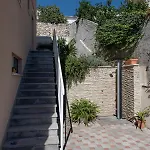 Amneris アパート トロギール