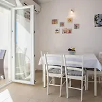 Amneris アパート トロギール