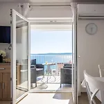 Amneris アパート *