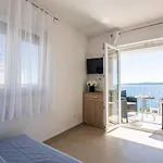 Amneris アパート